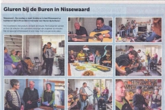 Gluren bij de buren